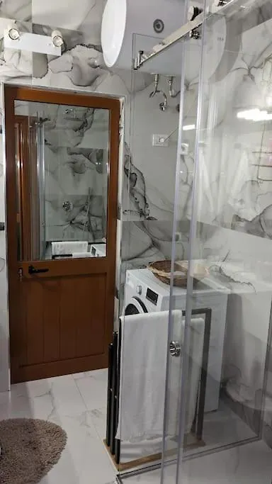 Spacious Modern Apartment Close To City Centre - Rruga At Zef Valentini, Block 20, 2Nd Floor Tirana